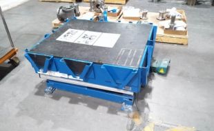 灵活小型高空作业平台在商场日常维护中的实用性